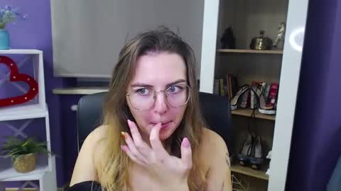 Snapshot of blackrosezoey chatting on 12-12-24, 05:31 Z O E Y online show from 12-12-24, 05:31