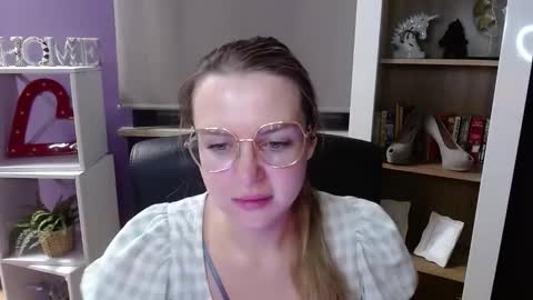 Z O E Y online show from 11-28-25, 05:32