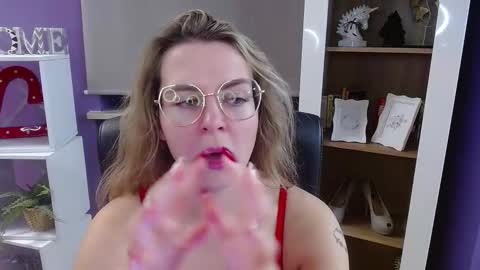 Z O E Y online show from 12-19-25, 05:36