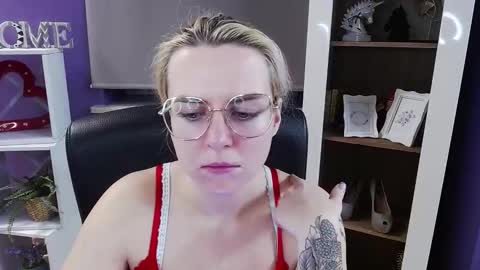 Z O E Y online show from 02-23-26, 05:38