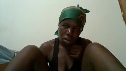 Snapshot of blacksexygal chatting on 10-31-25, 12:22 SARAH online show from 10-31-25, 12:22