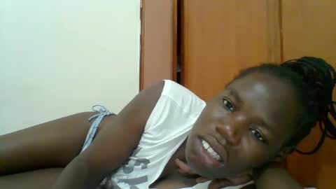 Snapshot of blacksexygal chatting on 11-09-25, 07:12 SARAH online show from 11-09-25, 07:12