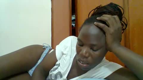 Snapshot of blacksexygal chatting on 11-10-25, 11:20 SARAH online show from 11-10-25, 11:20