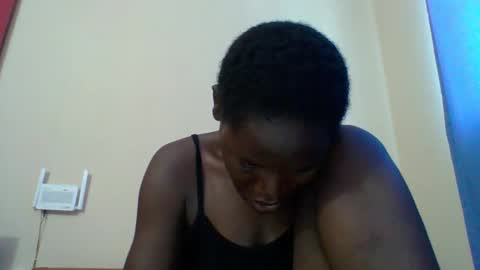 Snapshot of blacksexygal chatting on 05-08-26, 06:19 SARAH online show from 05-08-26, 06:19