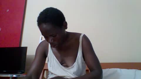 Snapshot of blacksexygal chatting on 05-09-26, 06:35 SARAH online show from 05-09-26, 06:35