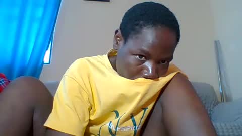 Snapshot of blacksexygal chatting on 06-01-26, 09:22 SARAH online show from 06-01-26, 09:22
