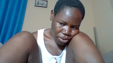 Snapshot of blacksexygal chatting on 06-11-26, 12:32 SARAH online show from 06-11-26, 12:32