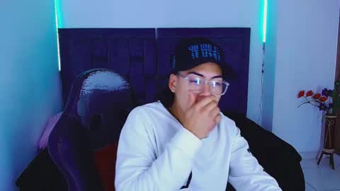 Snapshot of blade_sensual chatting on 10-18-25, 09:43 blade_sensual online show from 10-18-25, 09:43