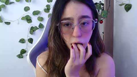 Snapshot of blairvicent chatting on 03-07-25, 01:07   online show from 03-07-25, 01:07