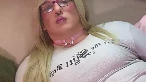 Snapshot of blakelytgirl chatting on 02-05-25, 01:11 Blakely Morningstar online show from 02-05-25, 01:11