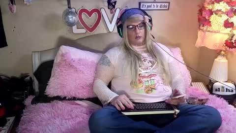 Snapshot of blakelytgirl chatting on 02-13-25, 11:39 Blakely Morningstar online show from 02-13-25, 11:39