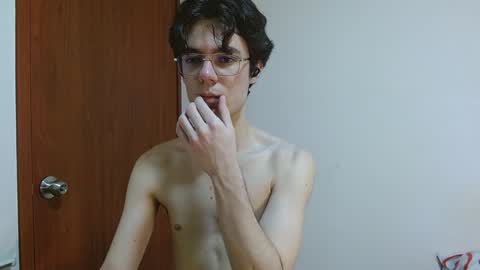 Snapshot of blakeshatter chatting on 12-13-24, 02:54 blakeshatter online show from 12-13-24, 02:54