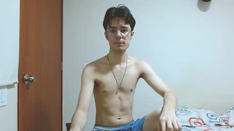 Snapshot of blakeshatter chatting on 01-17-25, 06:33 blakeshatter online show from 01-17-25, 06:33