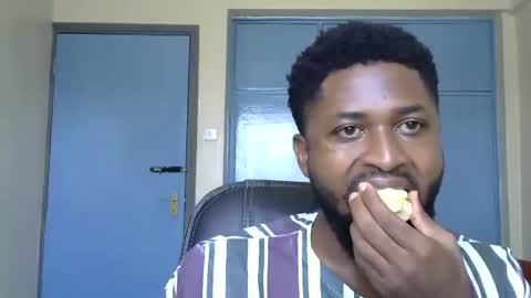 Snapshot of blakmoufaka chatting on 10-11-25, 08:02 blakmoufaka online show from 10-11-25, 08:02