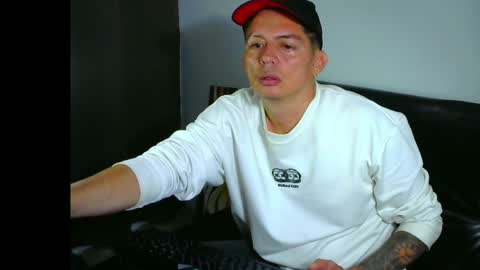 Snapshot of blase1222 chatting on 06-05-26, 06:31 blase1222 online show from 06-05-26, 06:31