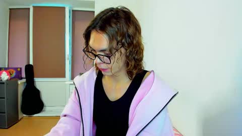 Snapshot of blazet0ne chatting on 09-18-25, 03:03 David online show from 09-18-25, 03:03