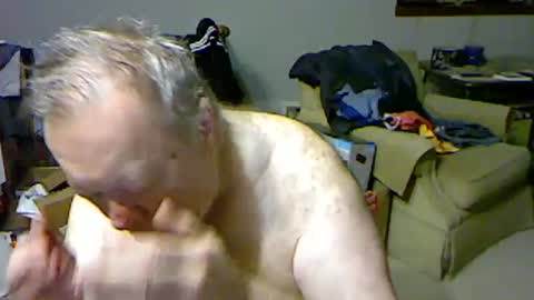 Snapshot of blemon32 chatting on 10-21-25, 11:44 Bob online show from 10-21-25, 11:44