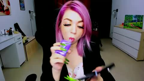 Nicole online show from 12-24-24, 08:11