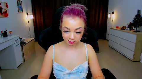 Nicole online show from 01-03-25, 06:44