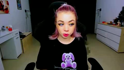 Nicole online show from 01-13-25, 03:34