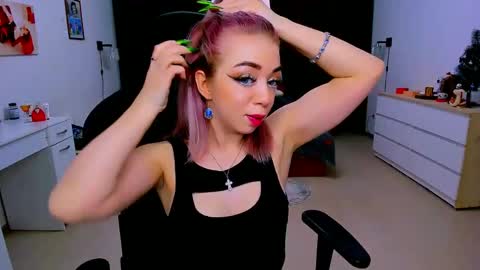 Nicole online show from 01-14-25, 07:17