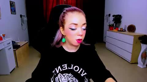 Nicole online show from 01-21-25, 06:54