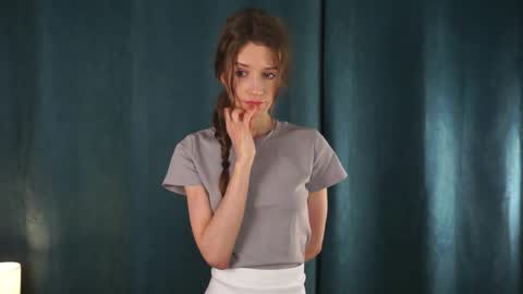 Snapshot of blissemily_ chatting on 12-19-25, 10:33 Emily online show from 12-19-25, 10:33