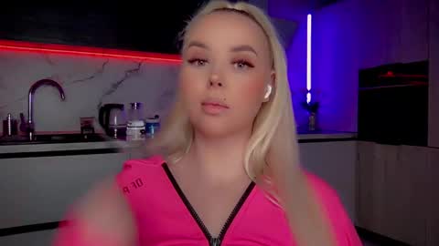 Lana online show from 01-25-25, 07:28