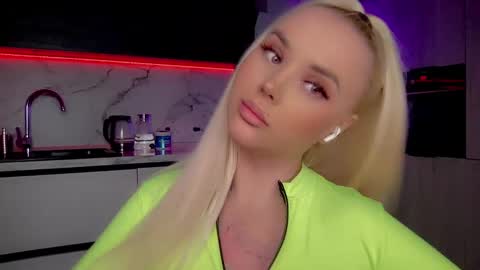 Lana online show from 01-25-25, 04:35