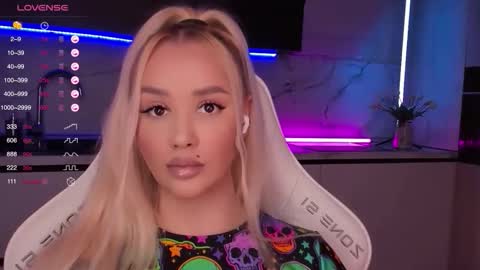 Lana online show from 10-06-25, 08:45