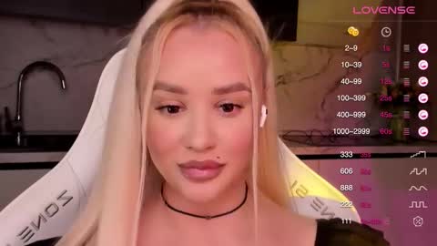 Lana online show from 11-04-25, 08:08