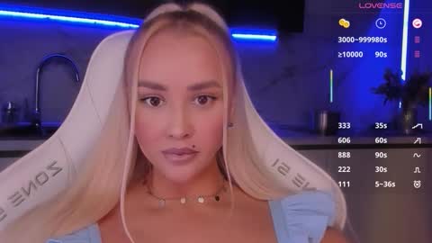 Snapshot of blond_diamond chatting on 03-06-26, 09:28 Lana online show from 03-06-26, 09:28