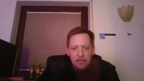 Snapshot of blonde32m chatting on 12-31-24, 12:43 blonde32m online show from 12-31-24, 12:43