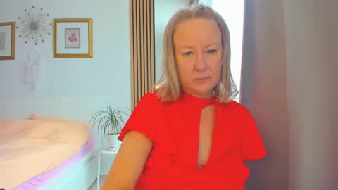 Snapshot of blonde_angel20 chatting on 02-05-25, 10:19 Nicole online show from 02-05-25, 10:19