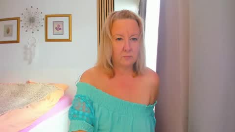 Snapshot of blonde_angel20 chatting on 02-18-25, 12:17 Nicole online show from 02-18-25, 12:17