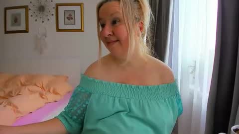 Nicole online show from 02-08-26, 07:23