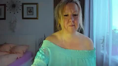 Nicole online show from 02-12-26, 05:46