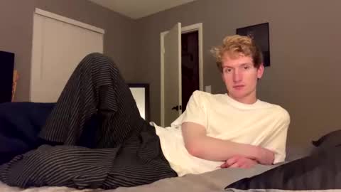 Snapshot of blonde_boi99 chatting on 01-03-25, 05:17 Blondie online show from 01-03-25, 05:17