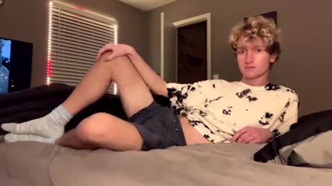 Snapshot of blonde_boi99 chatting on 09-30-25, 03:33 Blondie online show from 09-30-25, 03:33