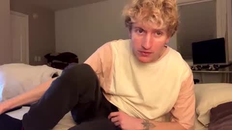 Snapshot of blonde_boi99 chatting on 11-21-25, 07:18 Blondie online show from 11-21-25, 07:18