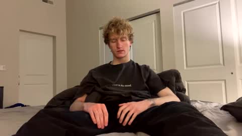 Snapshot of blonde_boi99 chatting on 12-15-25, 11:20 Blondie online show from 12-15-25, 11:20