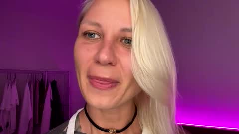 blonde_fuck_couple online show from 04-10-26, 01:05