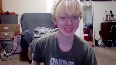 Snapshot of blonde_katie chatting on 01-06-25, 02:36 Katie online show from 01-06-25, 02:36