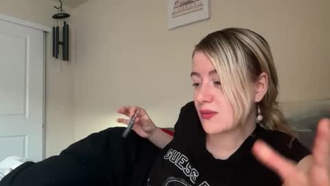 Snapshot of blondebunny999 chatting on 02-27-26, 11:38 blondebunny999 online show from 02-27-26, 11:38