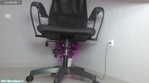 Im Di. I smell naked even when Im dressed. online show from 12-24-24, 09:39