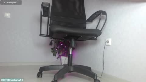 Im Di. I smell naked even when Im dressed. online show from 12-24-24, 12:44