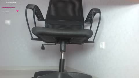 Im Di. I smell naked even when Im dressed. online show from 02-05-25, 01:00