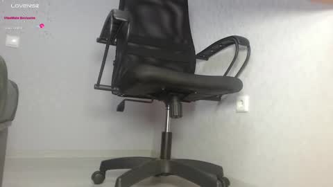 Im Di. I smell naked even when Im dressed. online show from 03-04-25, 12:33