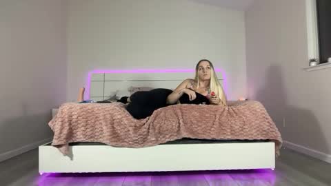 Snapshot of blondiebbgirl69 chatting on 12-21-25, 07:48 Your bbgirl online show from 12-21-25, 07:48