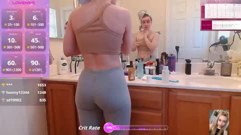 Snapshot of blondiebubblebooty chatting on 09-15-25, 11:16 Bubbles online show from 09-15-25, 11:16